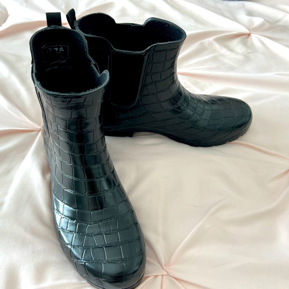 Darling Roma Rain boots 💚